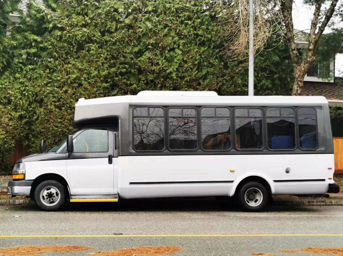 Seattle (Sun Peaks, Big White, Kelowna, Kamloops) private shuttle (mini bus) one way